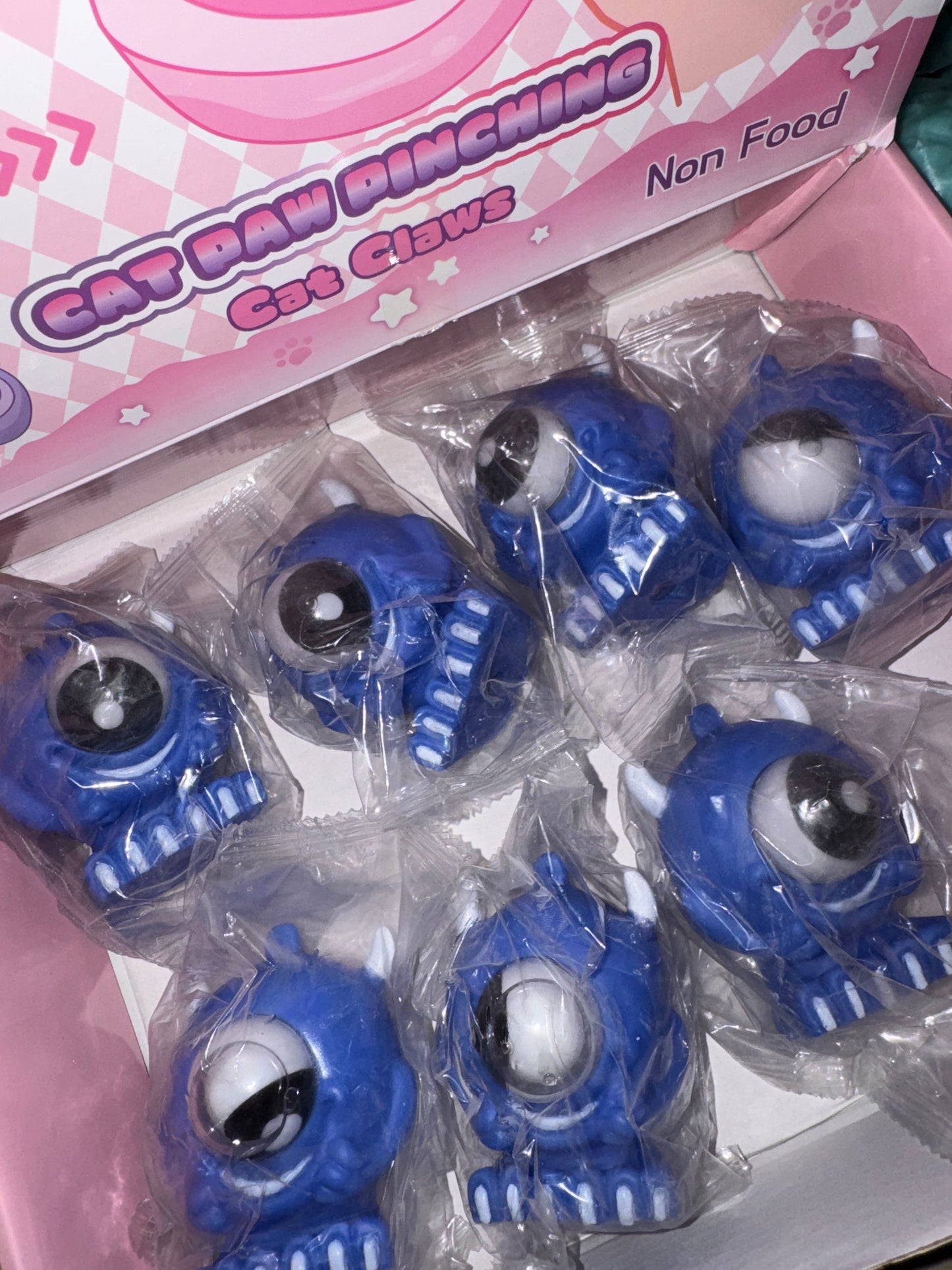 מוציא עין מפלצת בע״מ😈